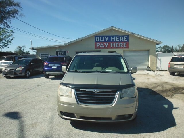 2009 Chrysler Town & Country in WEEKI WACHEE, FL 34614 - 2335951 2