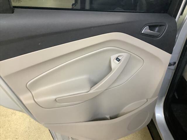 2018 Ford Escape in Chicago, IL 60659 - 2336946 18