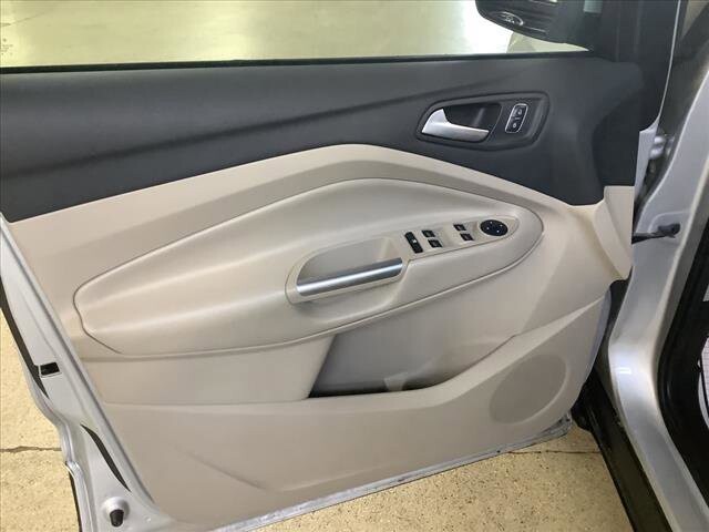 2018 Ford Escape in Chicago, IL 60659 - 2336946 10