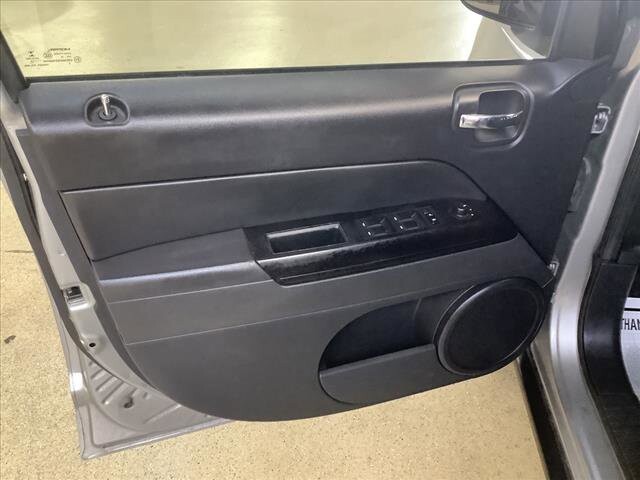 2016 Jeep Compass in Chicago, IL 60659 - 2336947 9