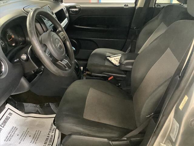 2016 Jeep Compass in Chicago, IL 60659 - 2336947 10