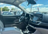 2018 Toyota Highlander in Loveland, CO 80537 - 2337616 11