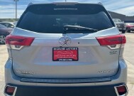 2018 Toyota Highlander in Loveland, CO 80537 - 2337616 5