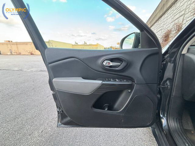 2014 Jeep Cherokee in Decatur, GA 30032 - 2341131 39