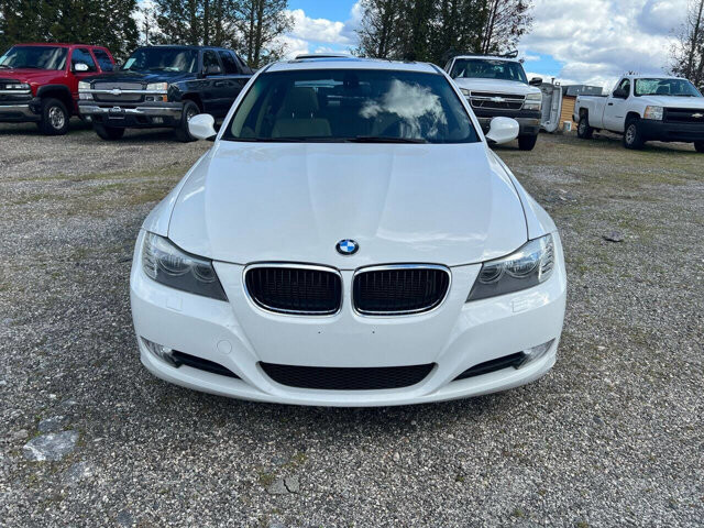 2010 BMW 328i xDrive in Hickory, NC 28602-5144 - 2341371 17