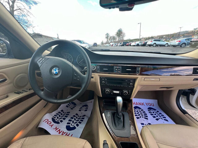 2010 BMW 328i xDrive in Hickory, NC 28602-5144 - 2341371 20