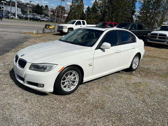 2010 BMW 328i xDrive in Hickory, NC 28602-5144 - 2341371 11