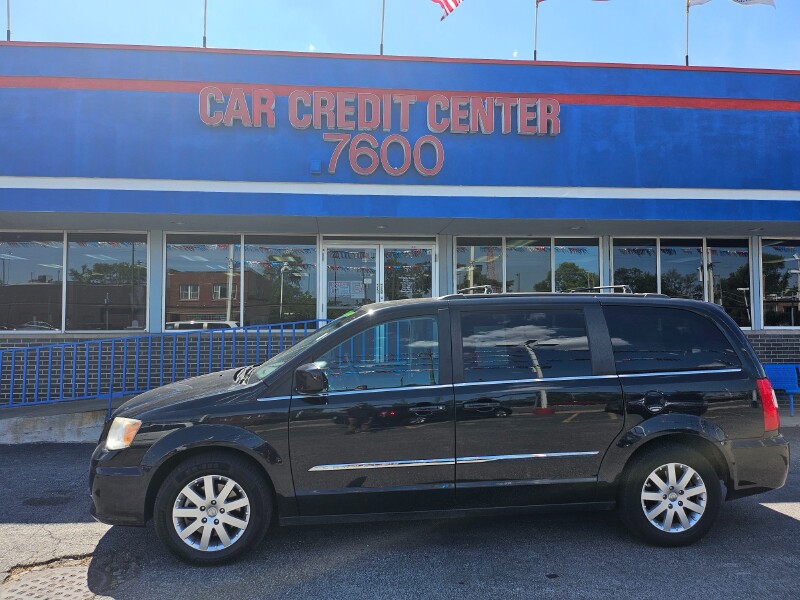 2014 Chrysler Town & Country in Chicago, IL 60620 - 2341968