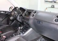 2017 Volkswagen Tiguan in Lombard, IL 60148 - 2343941 36