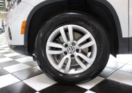 2017 Volkswagen Tiguan in Lombard, IL 60148 - 2343941 43