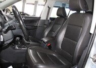 2017 Volkswagen Tiguan in Lombard, IL 60148 - 2343941 18