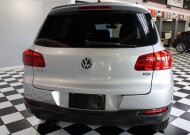 2017 Volkswagen Tiguan in Lombard, IL 60148 - 2343941 8