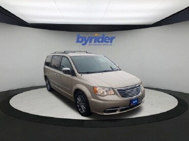 2014 Chrysler Town & Country in Waukesha, WI 53186