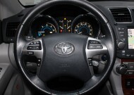 2011 Toyota Highlander in Lombard, IL 60148 - 2349970 16