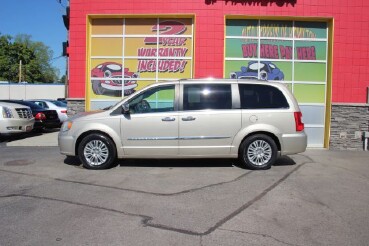 2013 Chrysler Town & Country in Hamilton, OH 45015