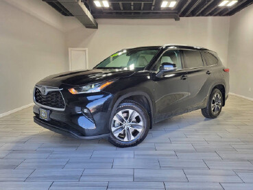 2021 Toyota Highlander in Cinnaminson, NJ 08077