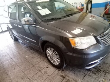 2015 Chrysler Town & Country in Madison, WI 53718
