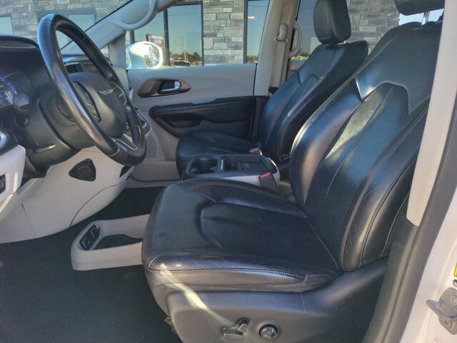 2018 Chrysler Pacifica in North Little Rock, AR 72117-1620 - 2363757 6