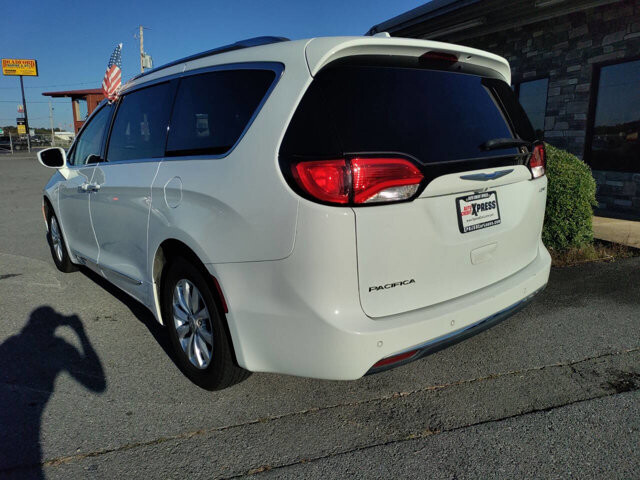 2018 Chrysler Pacifica in North Little Rock, AR 72117-1620 - 2363757 4
