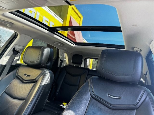 2018 Cadillac XT5 in Indianapolis, IN 46222-4002 - 2368290 15