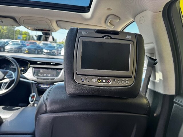 2018 Cadillac XT5 in Indianapolis, IN 46222-4002 - 2368290 10