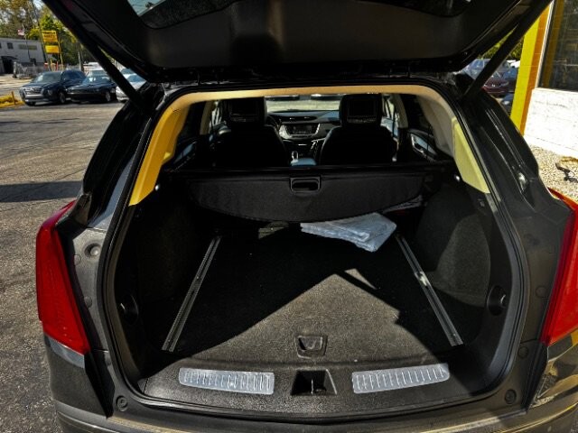 2018 Cadillac XT5 in Indianapolis, IN 46222-4002 - 2368290 6