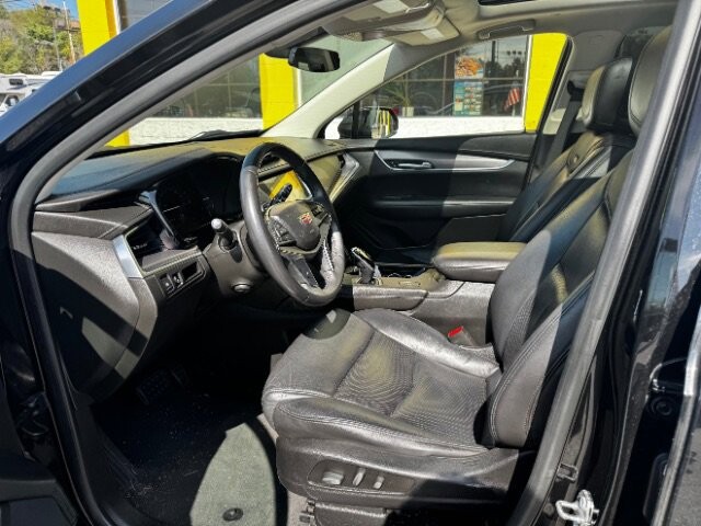 2018 Cadillac XT5 in Indianapolis, IN 46222-4002 - 2368290 12