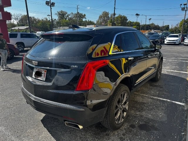 2018 Cadillac XT5 in Indianapolis, IN 46222-4002 - 2368290 4