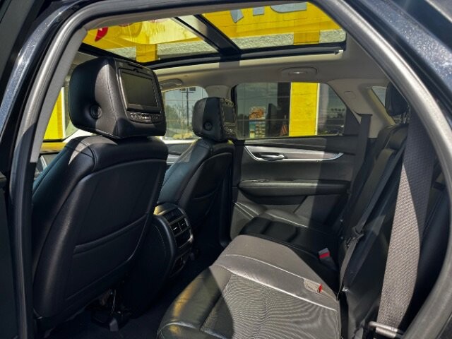 2018 Cadillac XT5 in Indianapolis, IN 46222-4002 - 2368290 7