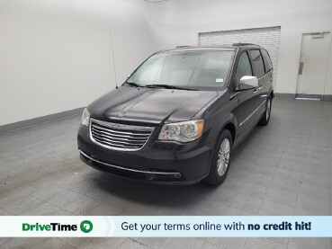 2015 Chrysler Town & Country in Columbus, OH 43228