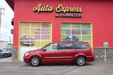 2013 Chrysler Town & Country in Hamilton, OH 45015