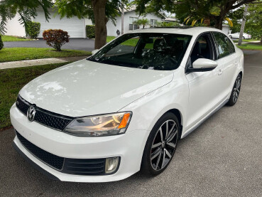 2013 Volkswagen Jetta in Hollywood, FL 33023-1906