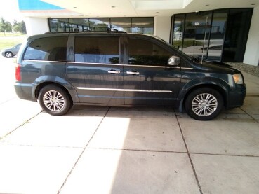 2014 Chrysler Town & Country in Madison, WI 53718