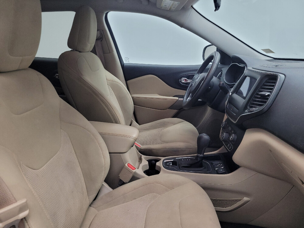 2019 Jeep Cherokee in Memphis, TN 38128 - 2378584 49