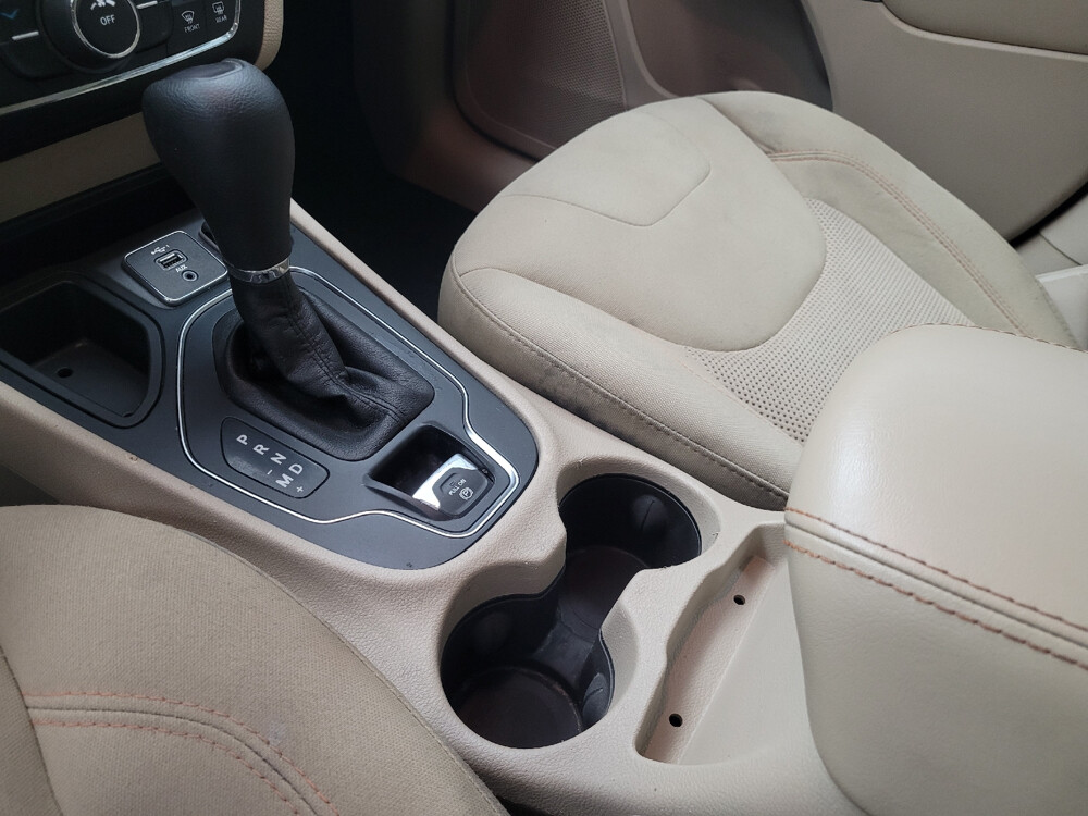 2019 Jeep Cherokee in Memphis, TN 38128 - 2378584 53