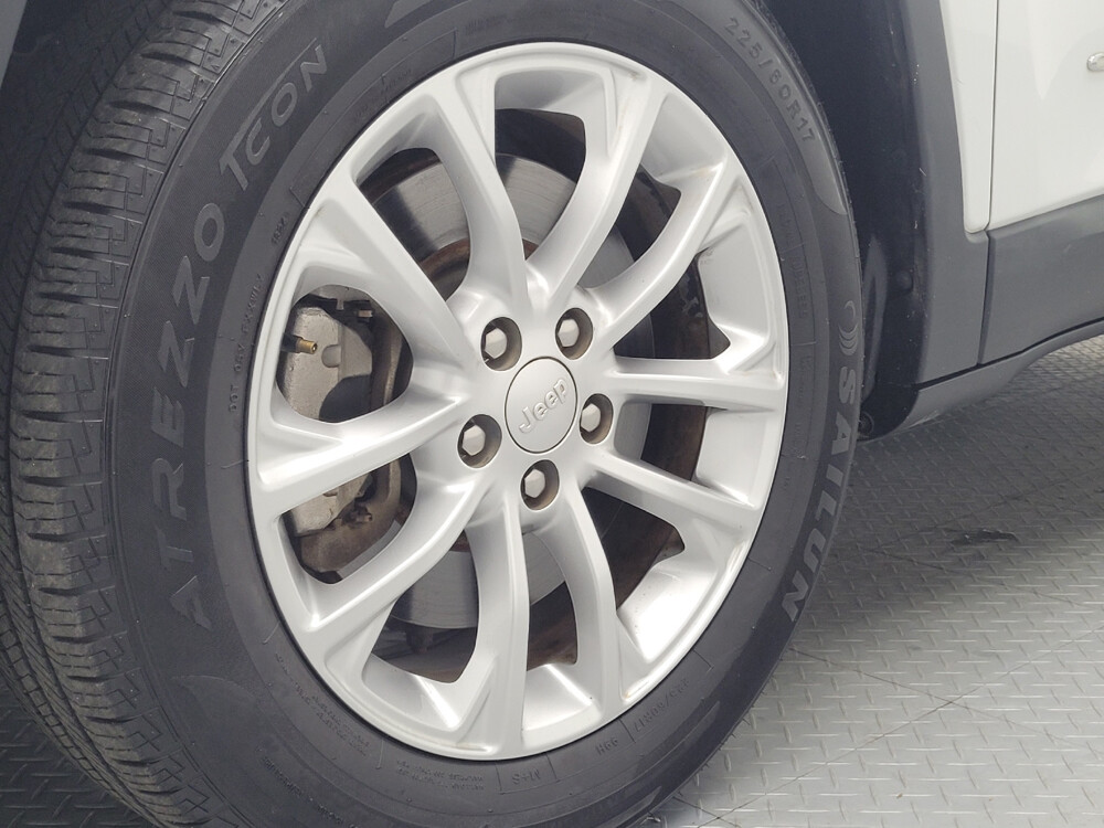 2019 Jeep Cherokee in Memphis, TN 38128 - 2378584 31