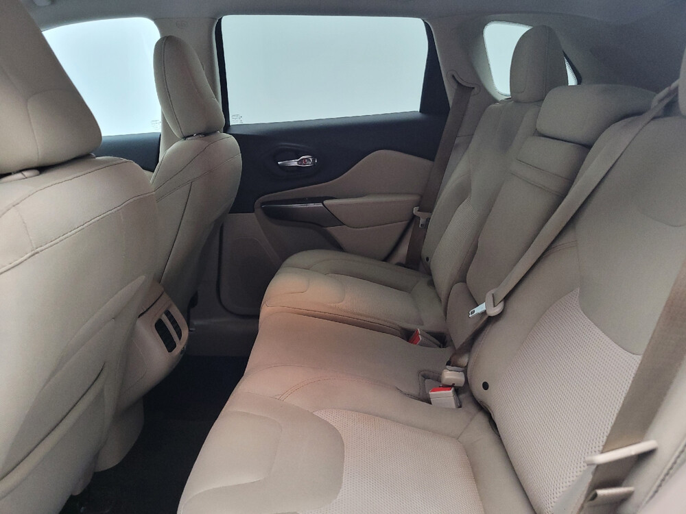 2019 Jeep Cherokee in Memphis, TN 38128 - 2378584 18