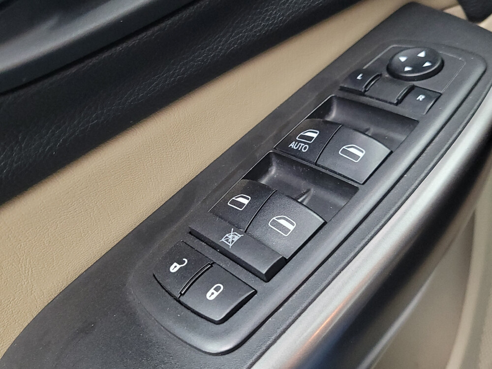 2019 Jeep Cherokee in Memphis, TN 38128 - 2378584 54