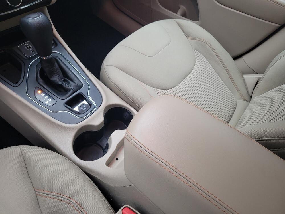 2019 Jeep Cherokee in Memphis, TN 38128 - 2378584 26