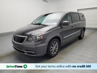 2016 Chrysler Town & Country in Morrow, GA 30260