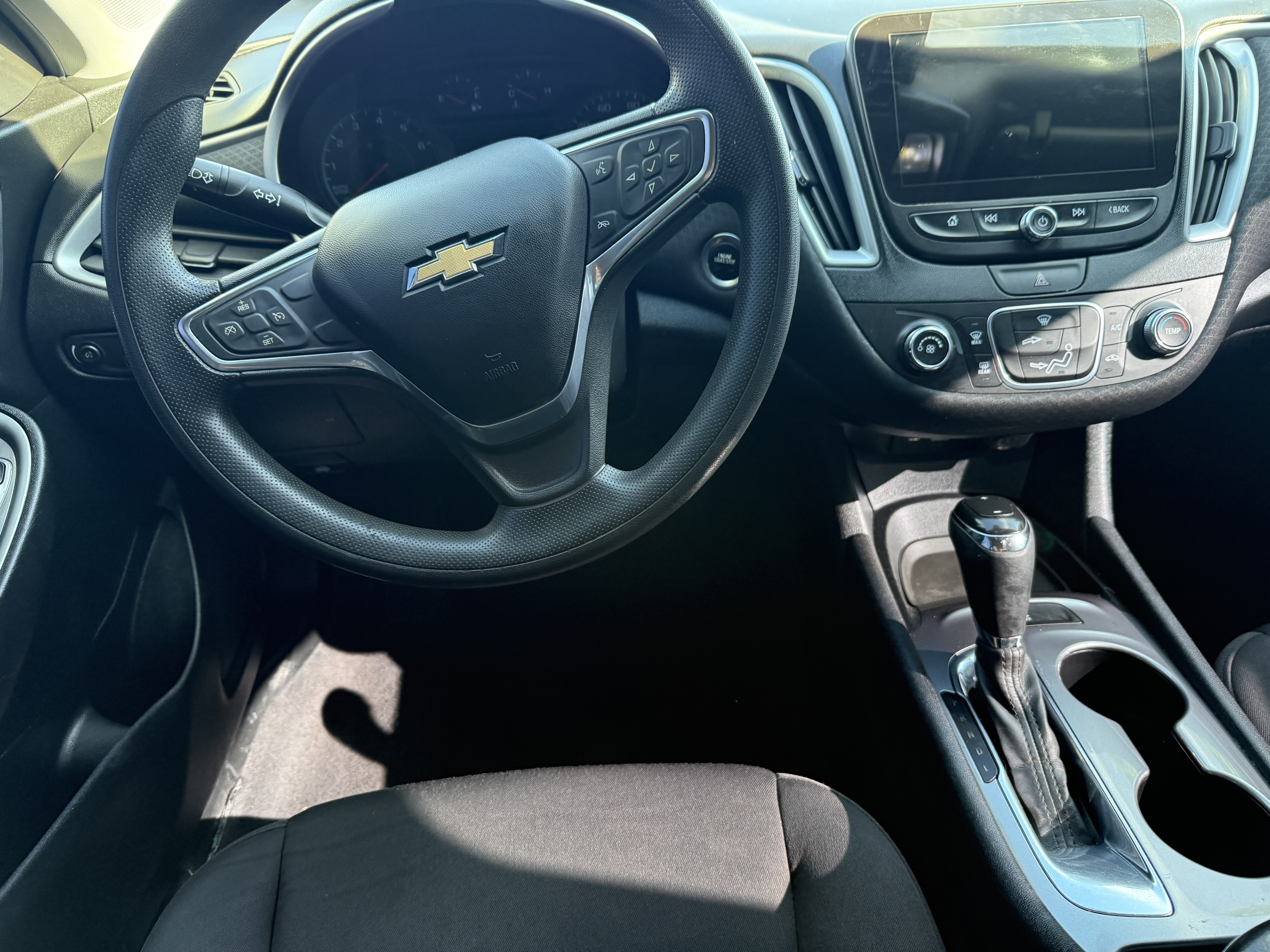 2019 Chevrolet Malibu in Phoenix, AZ 85022 - 2379476 7