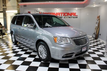 2016 Chrysler Town & Country in Lombard, IL 60148