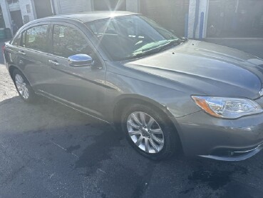 2013 Chrysler 200 in Milwaukee, WI 53221