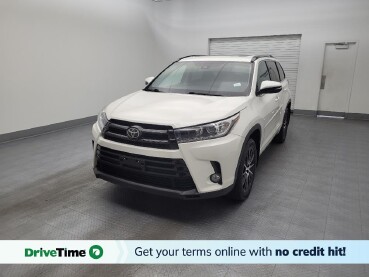 2017 Toyota Highlander in Maple Heights, OH 44137