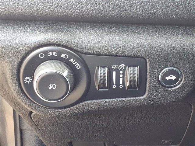 2015 Chrysler 200 in Troy, IL 62294-1376 - 2387995 15