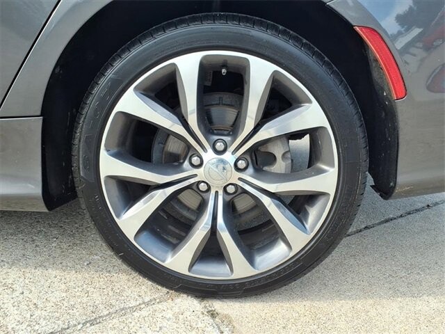 2015 Chrysler 200 in Troy, IL 62294-1376 - 2387995 19