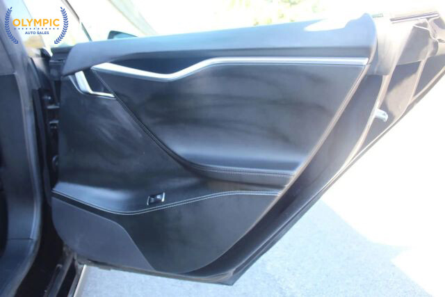 2015 Tesla Model S in Decatur, GA 30032 - 2398647 32