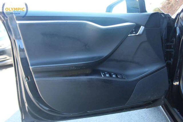 2015 Tesla Model S in Decatur, GA 30032 - 2398647 29