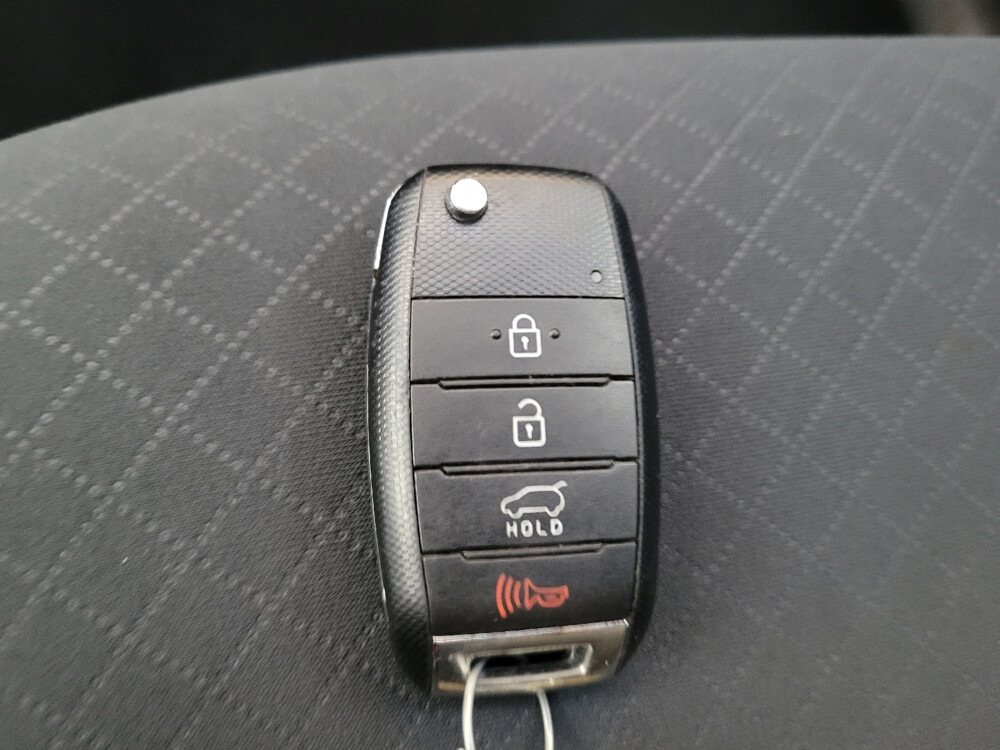 2017 Kia Sorento in Columbus, OH 43231 - 2400002 32