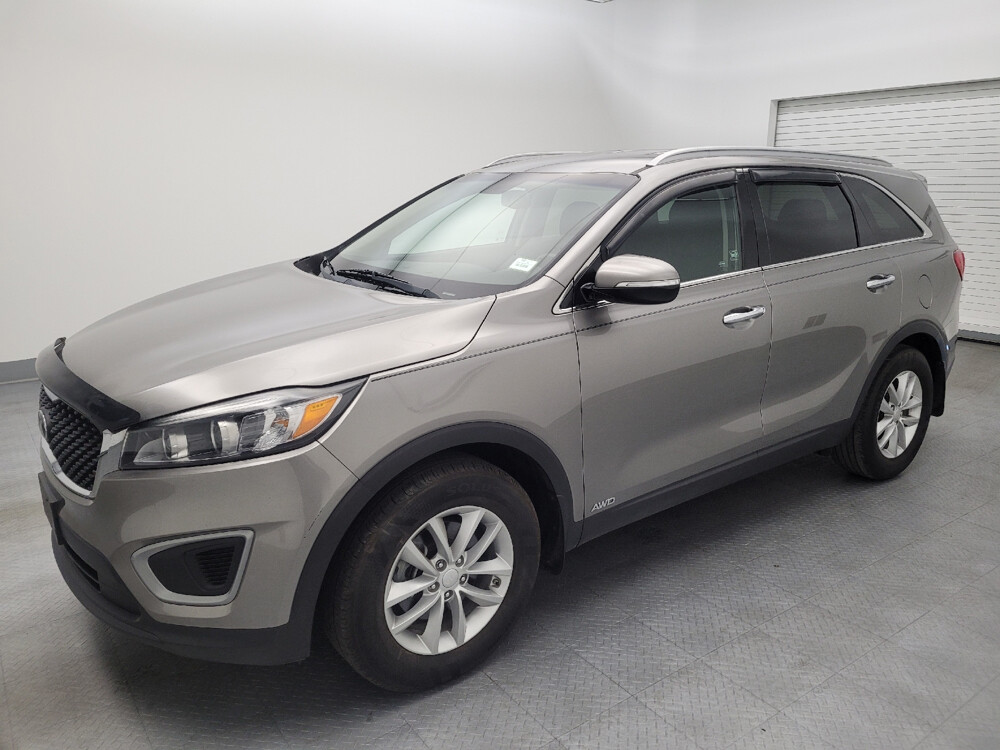 2017 Kia Sorento in Columbus, OH 43231 - 2400002 2